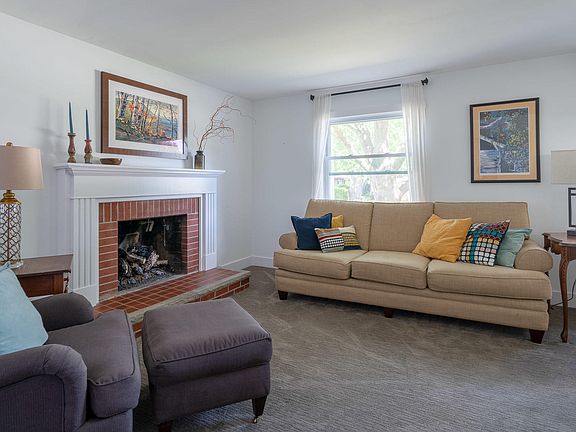 5th image of 3676 Shoshone Dr SW