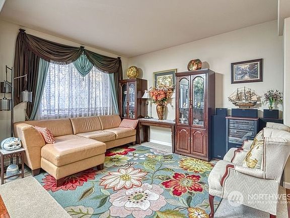 4th image of 11810 10th Avenue Ct NW
