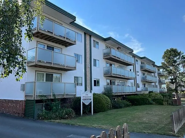 Briarwood Manor Apartments — Photo 3