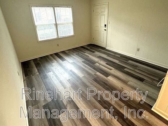 3rd image of 1041 Meadow Dr Unit B