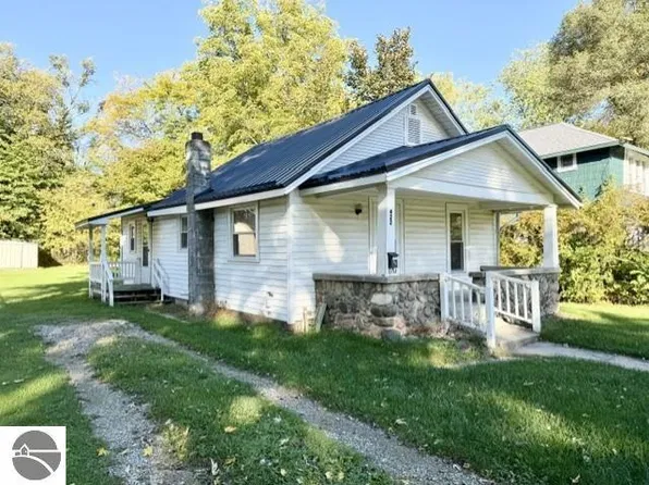 422 Rockingham Ave, Alma, MI 48801