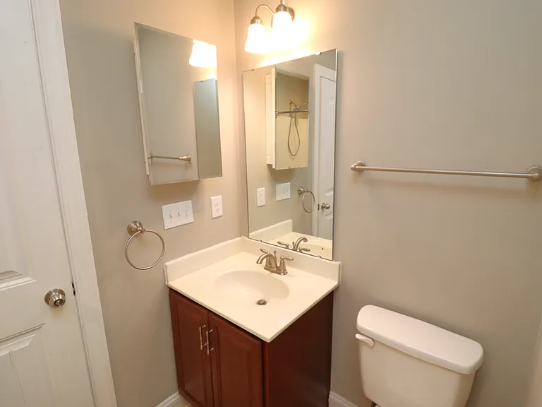1428 Providence Green Ln — Photo 5