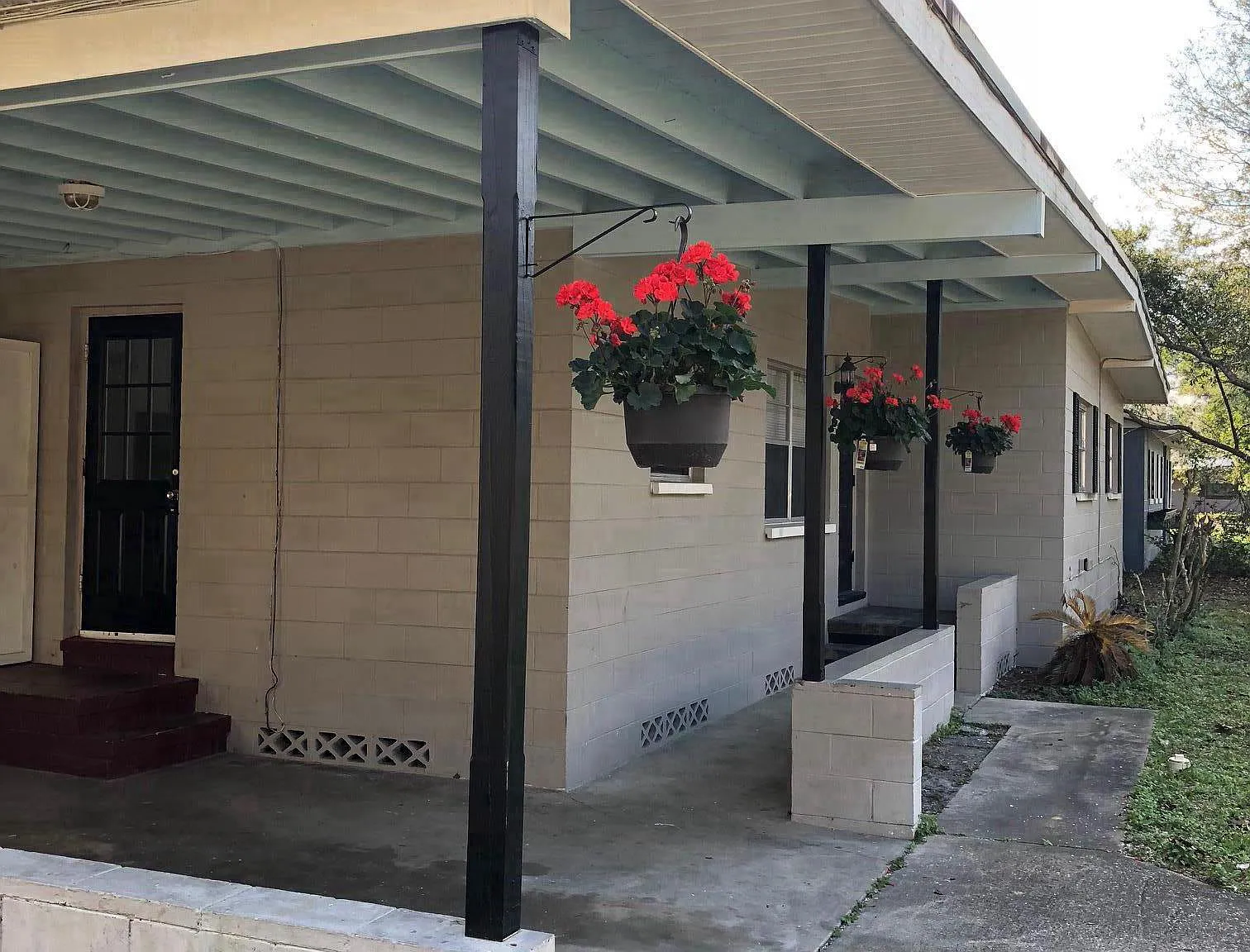 3 bed, 1142 sqft, $1,875 — Photo 2