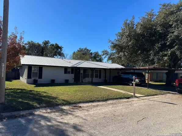 109 Bluebonnet Dr, Kenedy, TX 78119