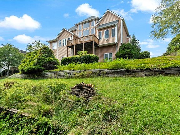 3rd image of 407 Overlook Way
