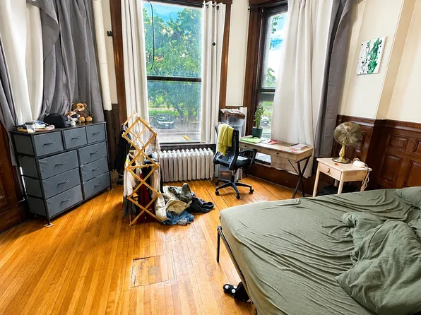15 Bay State Rd APT 4, Boston, MA 02215