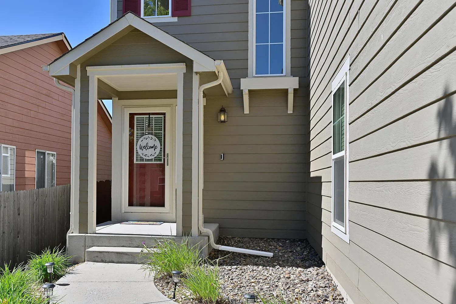 4 bed, 3.5 bath, 2425 sqft, $2,300 — Photo 3