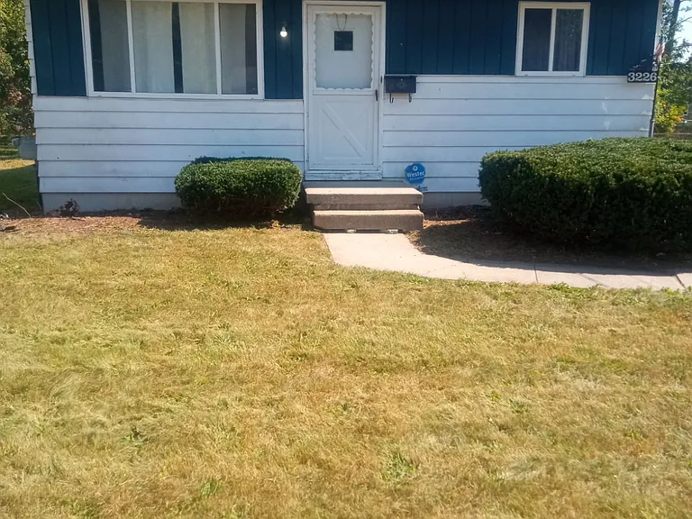 3226 Parkwood Ave — Photo 1
