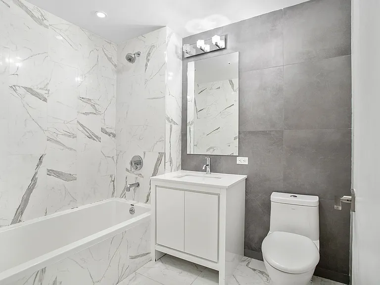 2727 Henry Hudson Pkwy W #507 — Photo 9