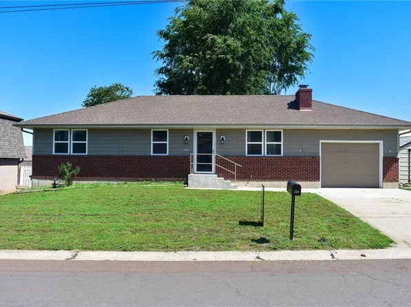 329 W Slater St, Marshall, MO 65340