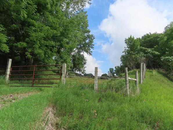 6007 Gordon Dr, Sioux City, IA 51106
