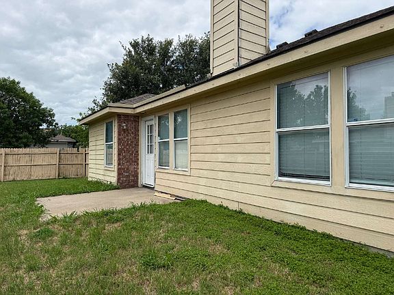 3rd image of 1100 Alexandria Dr