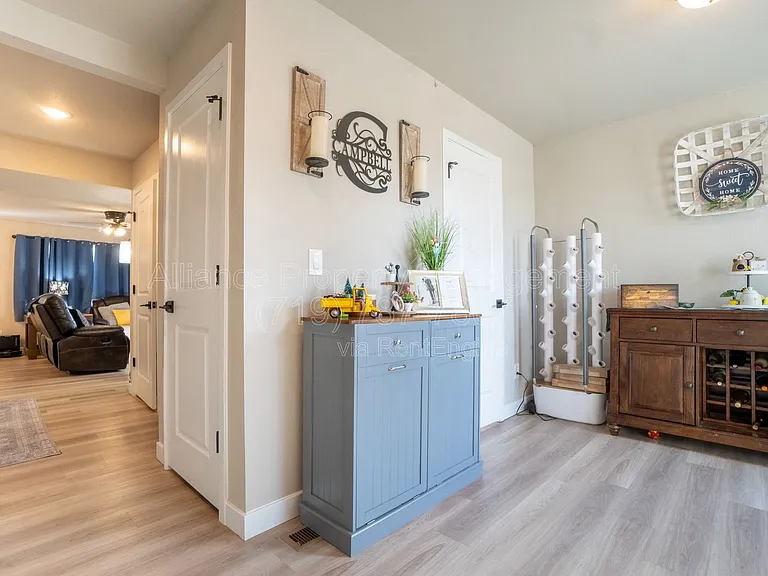 10477 Luneth Dr — Photo 2