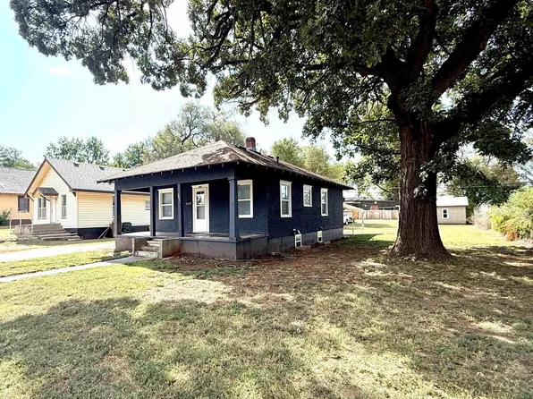 305 W Kansas Ave, Medicine Lodge, KS 67104
