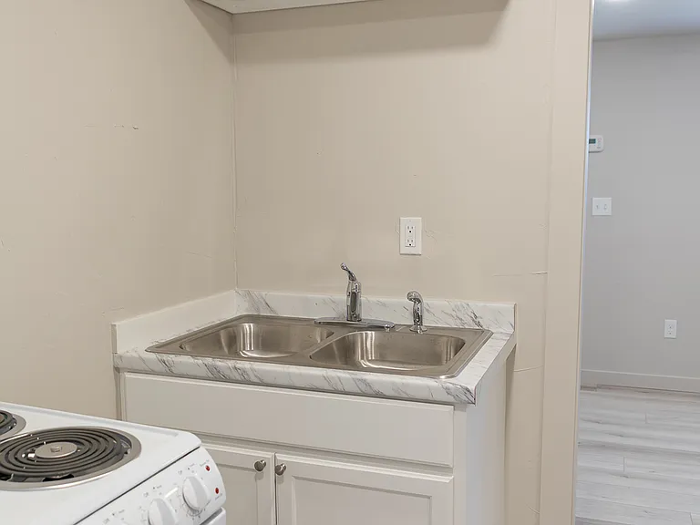 425 SE 2nd St #3 — Photo 7