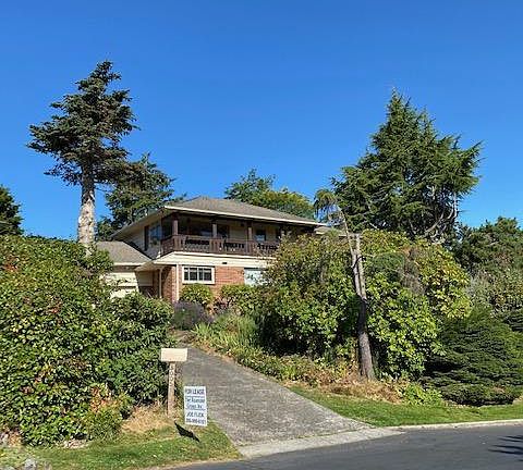 2nd image of 8005 Lakemont Dr NE