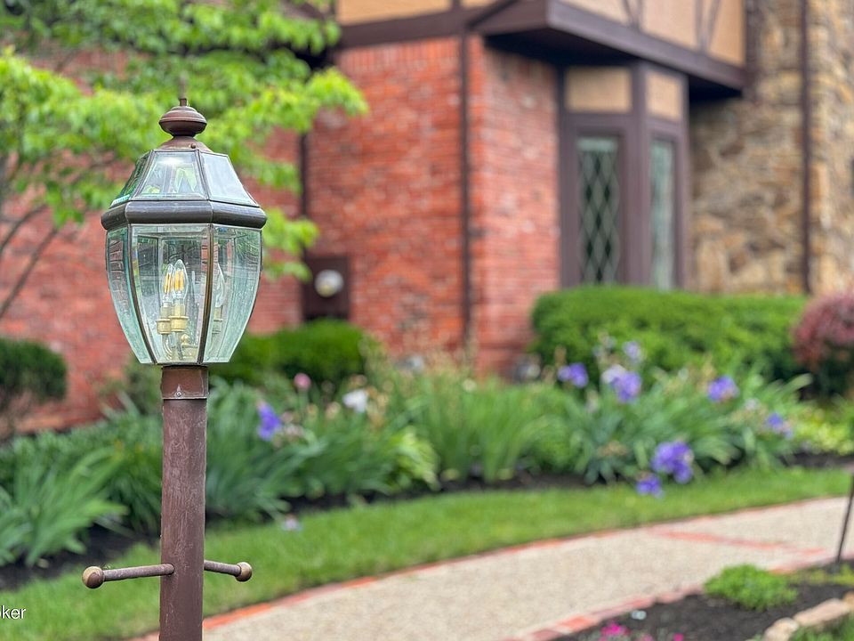 8911 Linn Station Rd, Hurstbourne, KY 40222 | Zillow