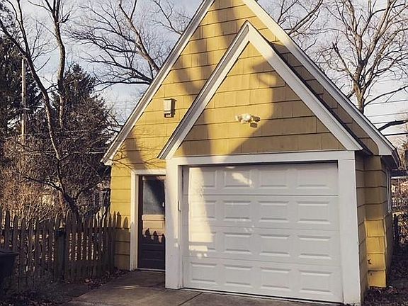 4th image of 313 Cowley Ave