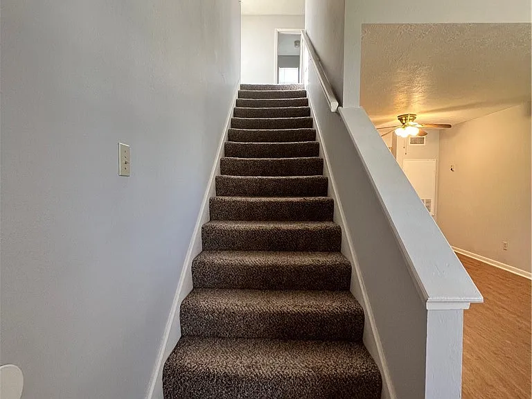 922 Spring Loop #D — Photo 2