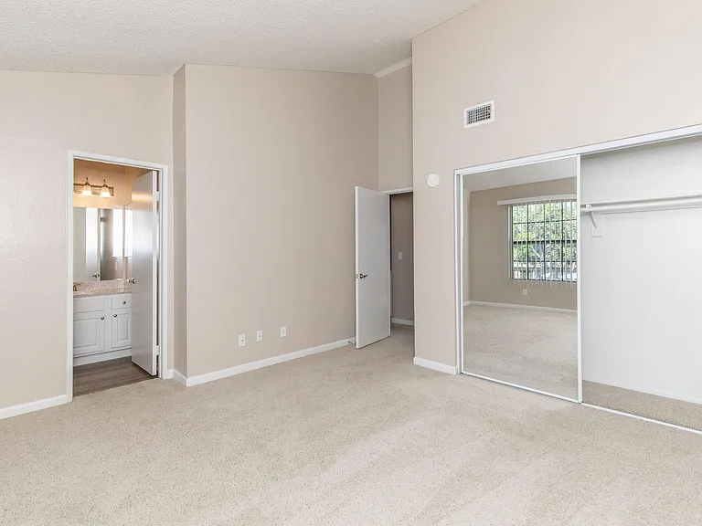 Oak Tree Court Apartment Homes — Photo 63
