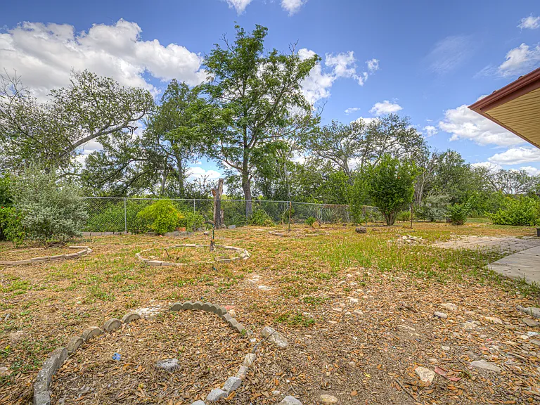 129 Young Ave — Photo 30