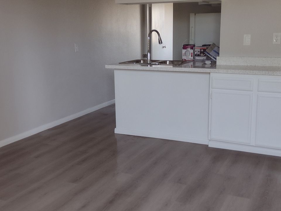 2nd image of 4336 Iowa St Unit 9