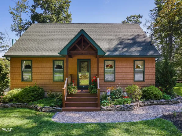 59 W Shore Dr, Hawley, PA 18428