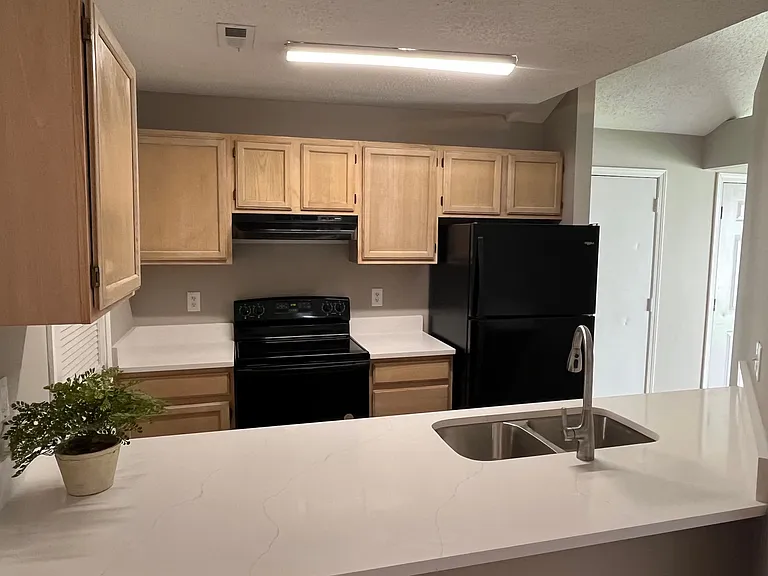3930 Overland Dr — Photo 3