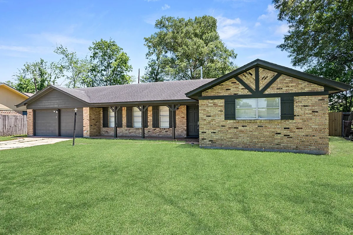 Building Photo - 340 Maxwell Dr