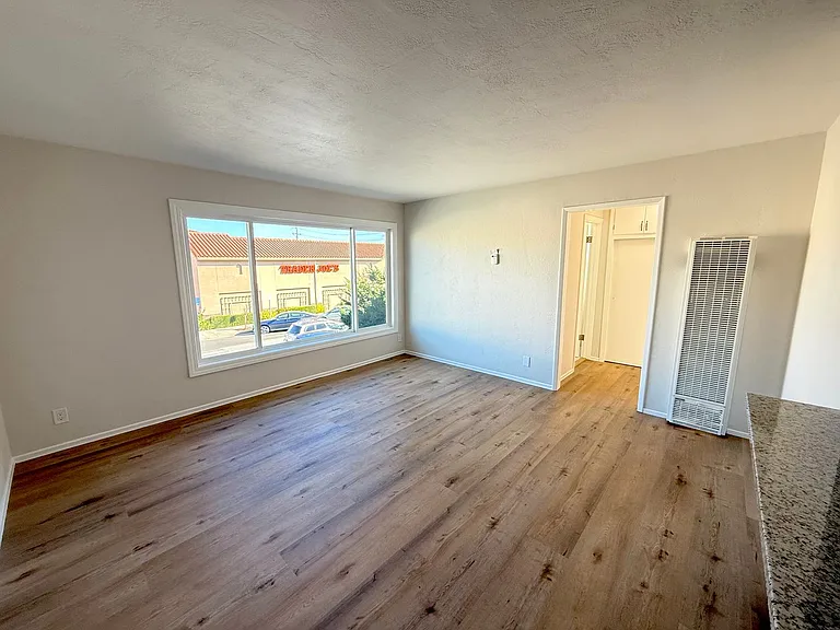 1450 Laurel St #4 — Photo 3