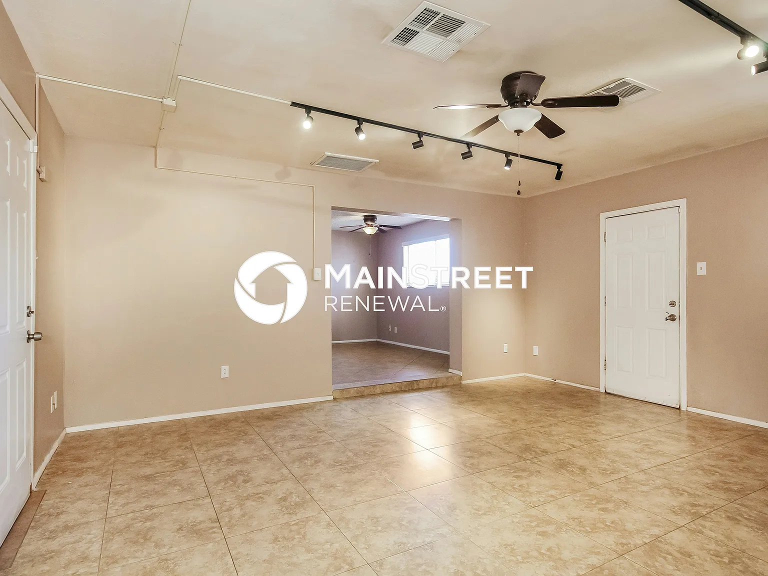 3907 W Kaler Drive — Photo 3