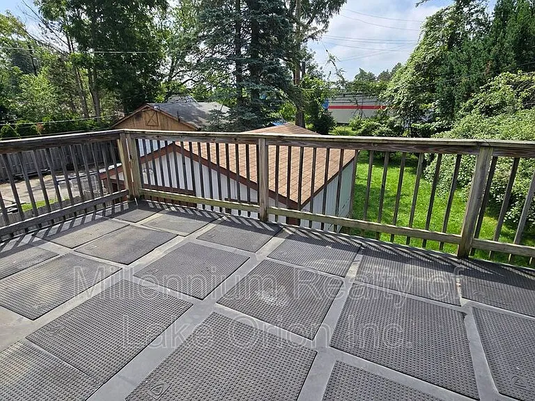 201 W York York Ave — Photo 24