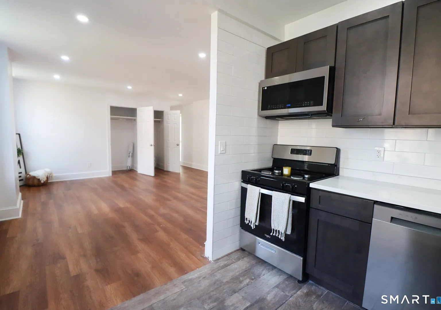 2 bed, 1.0 bath, 27192 sqft, $1,695 — Photo 3
