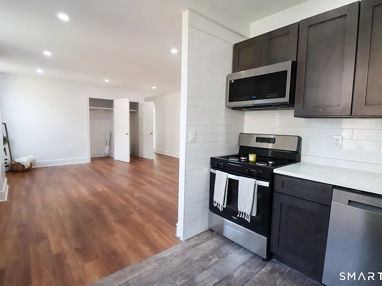 156 Garfield Ave — Photo 3