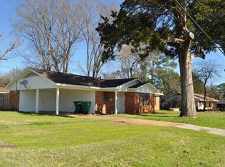 605 W Point Tap Rd, Palestine, TX 75803