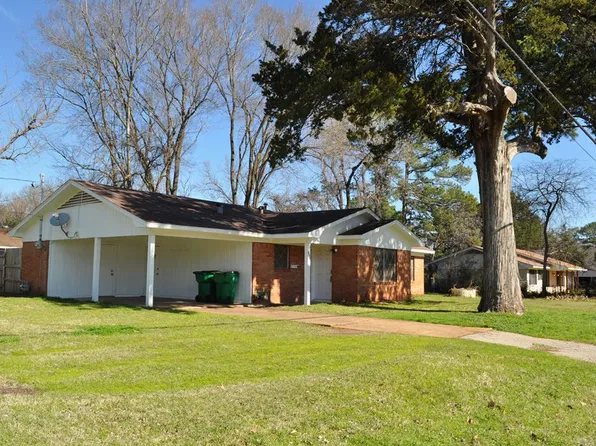 605 W Point Tap Rd, Palestine, TX 75803