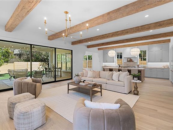 4th image of 1140 Rosedale Dr NE