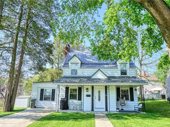 204 Johnston Dr, Ellwood City, PA 16117