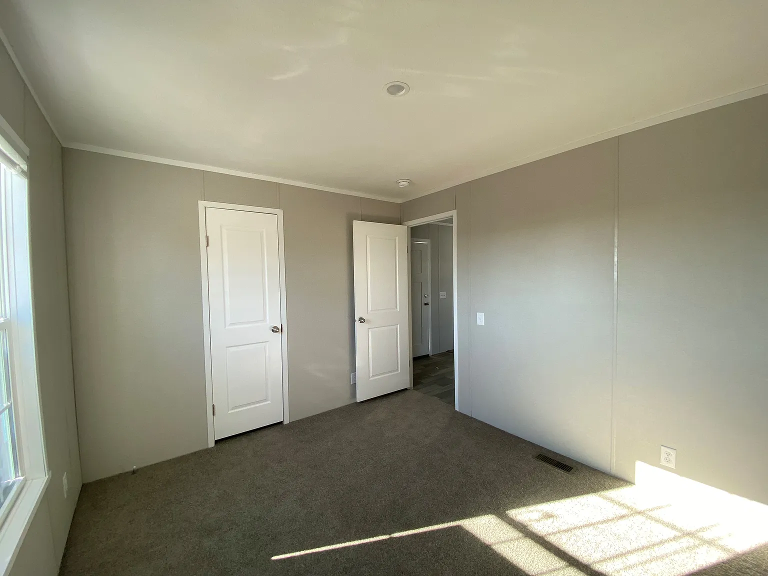 Open-Concept Floor Plan! — Photo 3
