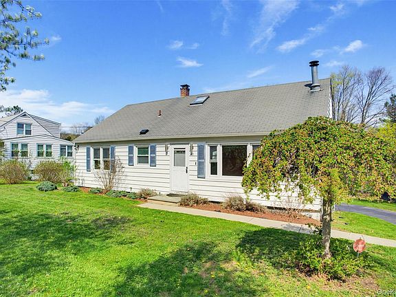 4th image of 48 Quaker Hill Road