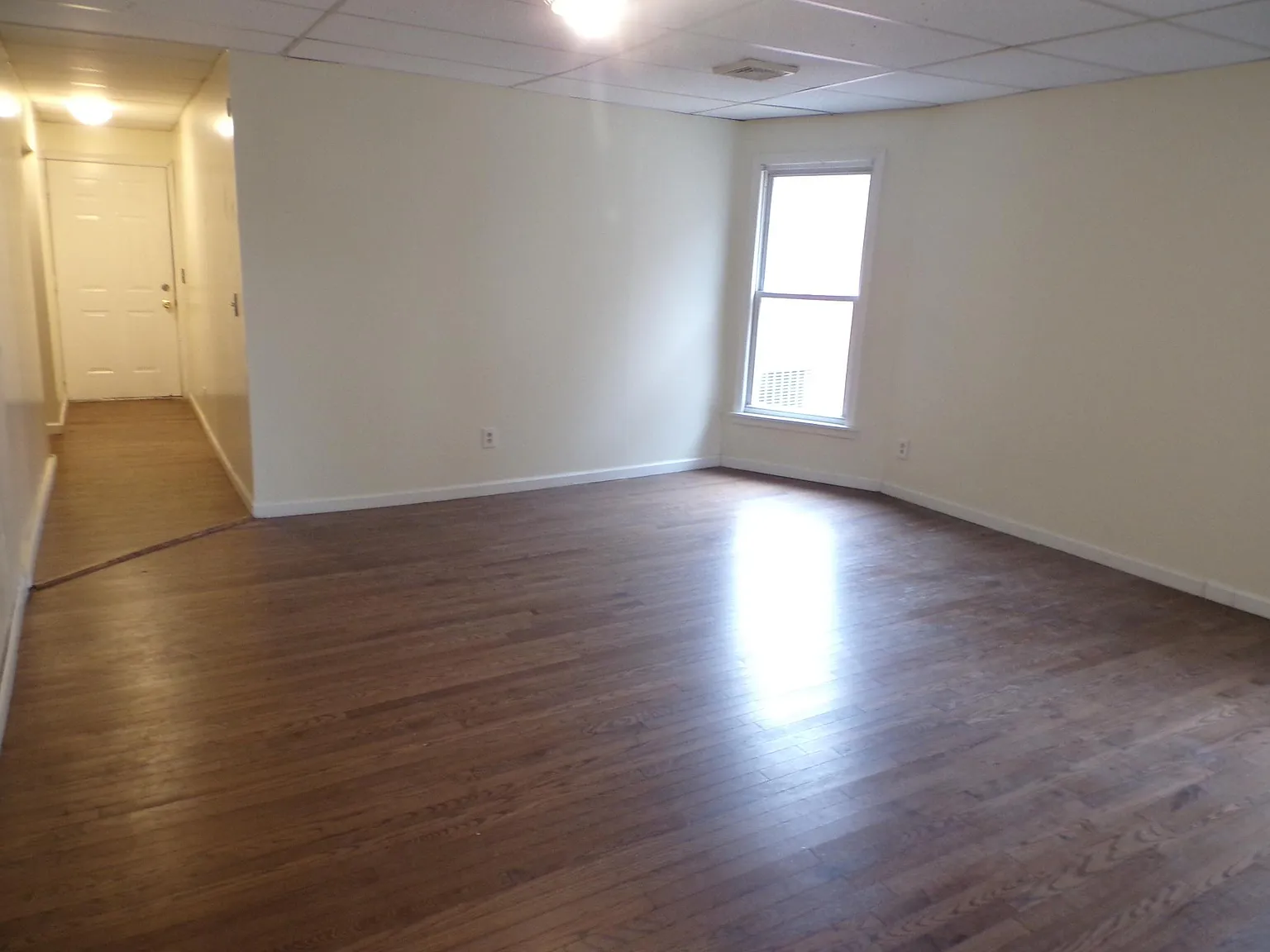 2 bed, 950 sqft, $1,300 — Photo 3