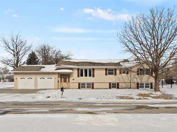 702 E 14th St, Washington, IA 52353