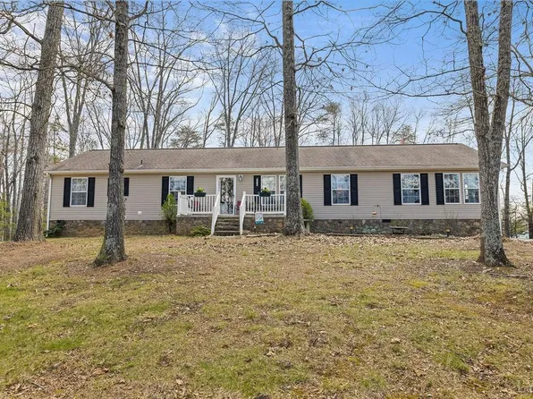 1039 Hughes Mill Rd, Bedford, VA 24523