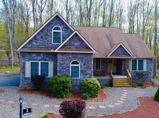 2 Creek Cir, Hazleton, PA 18202