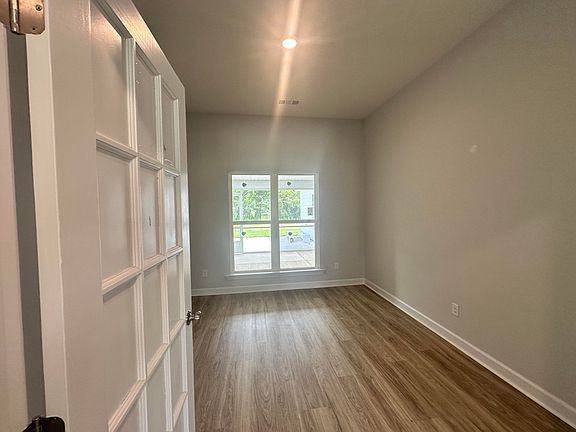 4th image of 1367 Bellingham Drive