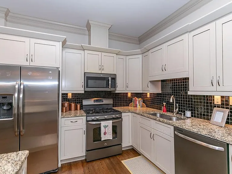 1084 Sanders Ave SE #A — Photo 10