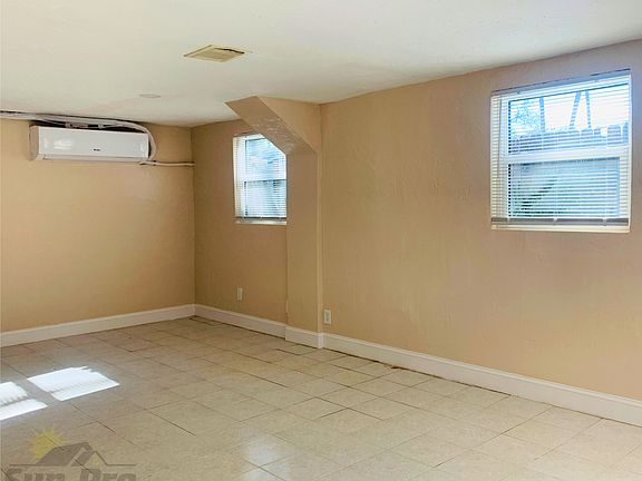 2nd image of 125 Palm Pl #1