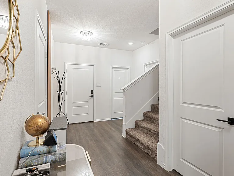 1018 Kristof Dr — Photo 23