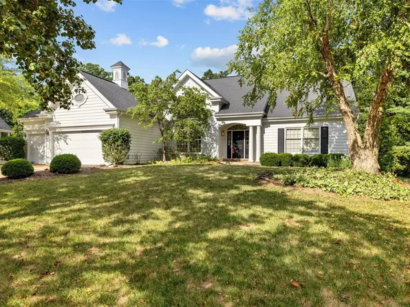 16033 Autumn Oaks Cir, Ballwin, MO 63021
