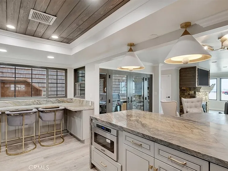 2808 W Oceanfront — Photo 11